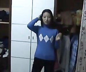 Amateur Chinese couple first time making home sex video